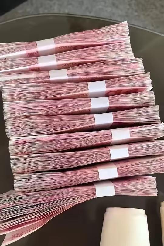 快到年底了，家里放现金的可得多留意了！就在咱们隔壁小区，这才一个礼拜，就连续发生