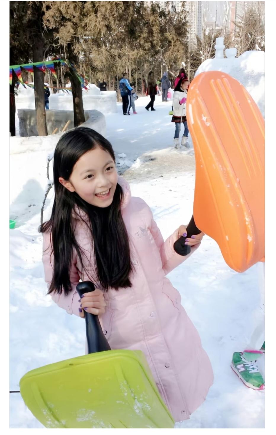 赵今麦，从小就这么可爱。