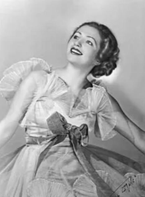 1943 年，犹太芭蕾舞演员弗朗西斯卡·曼 抵达奥斯维辛后，被告知脱掉衣服，换上