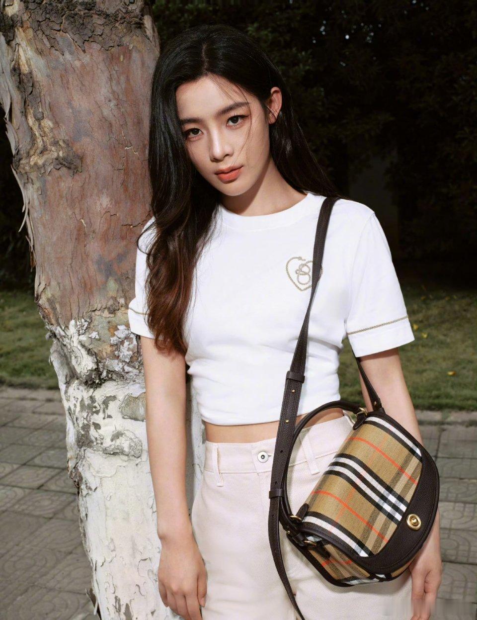 陈丽君 BURBERRY七夕大片！气质真好，简约而不失高级[打call][打ca