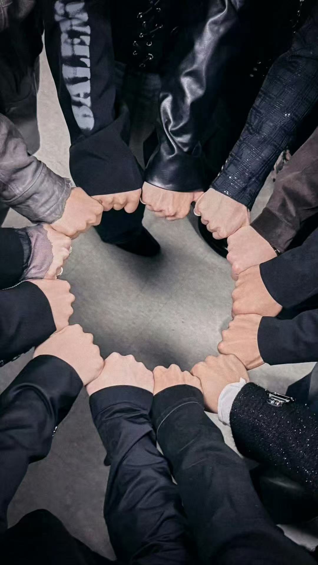 SEVENTEEN演唱会十三人合照SEVENTEEN演唱会13人合照 太好了！是