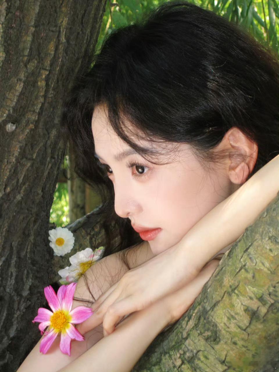 章若楠薄荷感终于知道什么叫人比花娇具象化了[送花花]看到章若楠就想到薄荷味的夏天