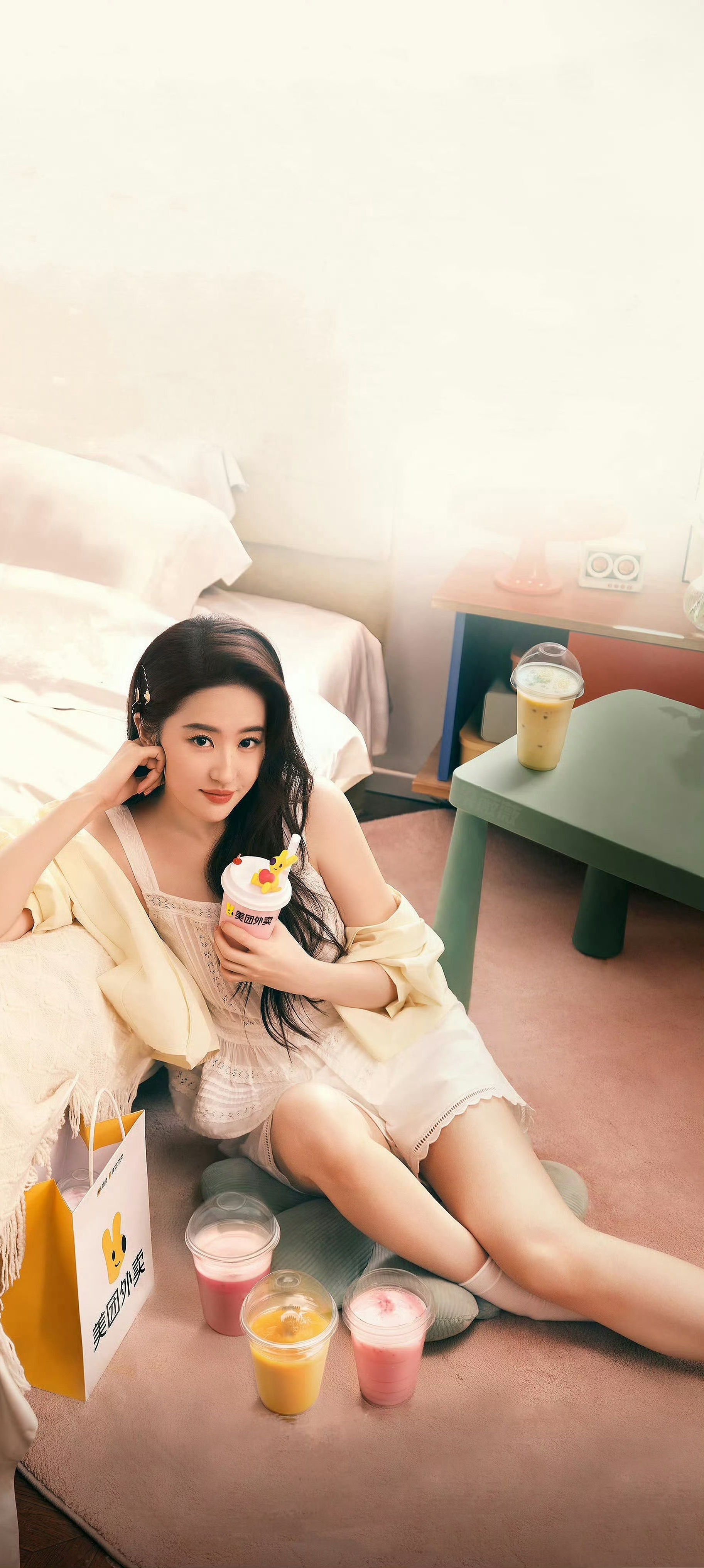 刘亦菲精选壁纸：甜美小白袜穿搭。刘亦菲