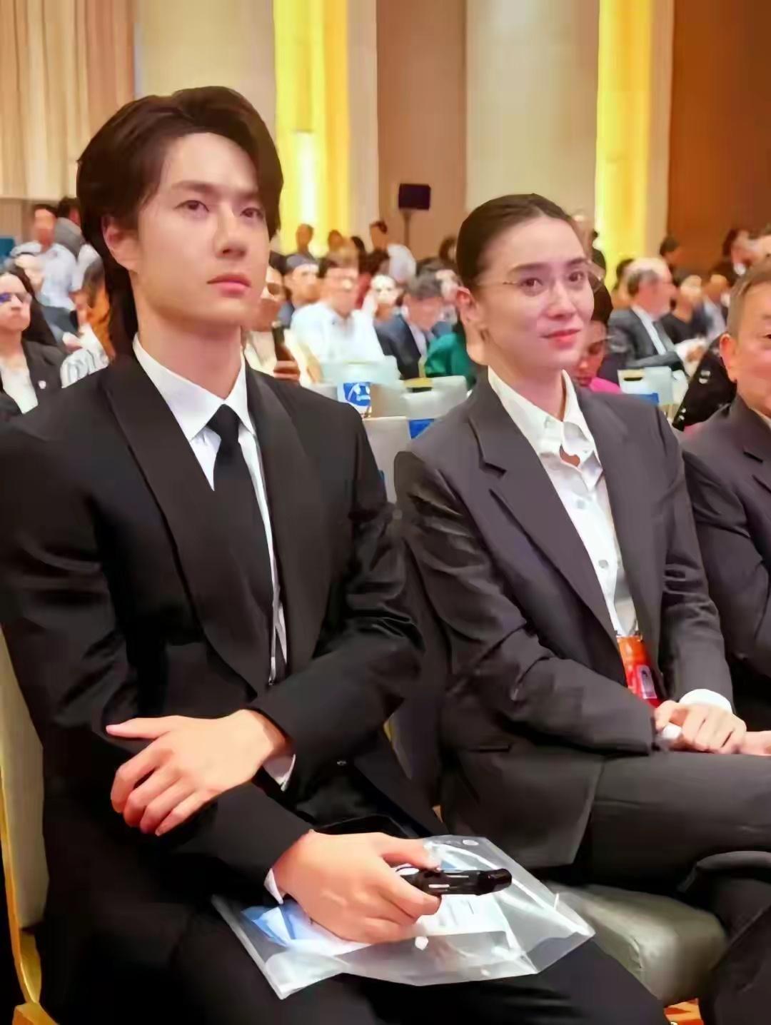 这可是官方图啊…宋佳还是太权威了！ 