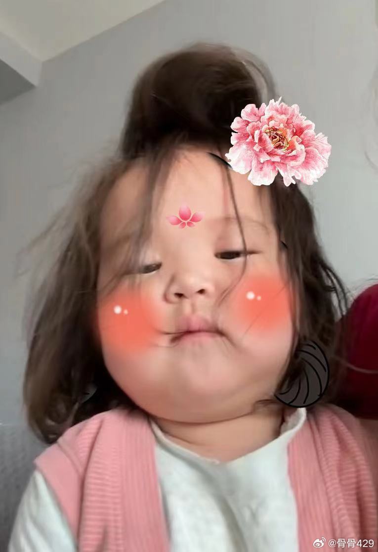 好喜欢听珊子吐槽时团好有意思好好笑好多人因为她的吐槽上楼了满屏都是“珊子，我现在