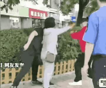 象这种厚着脸求砸的，应该判老头乐于助人，无责[加油][加油][加油]