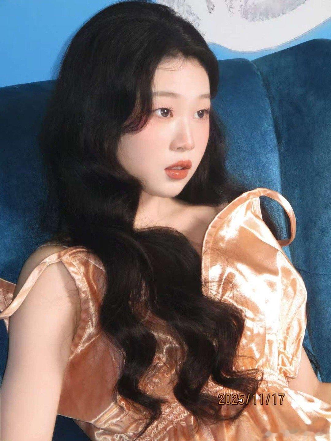 get到沈佳润了 沈佳润鬼马这块内娱无代餐 沈佳润Nina的《精彩OK》十二月刊