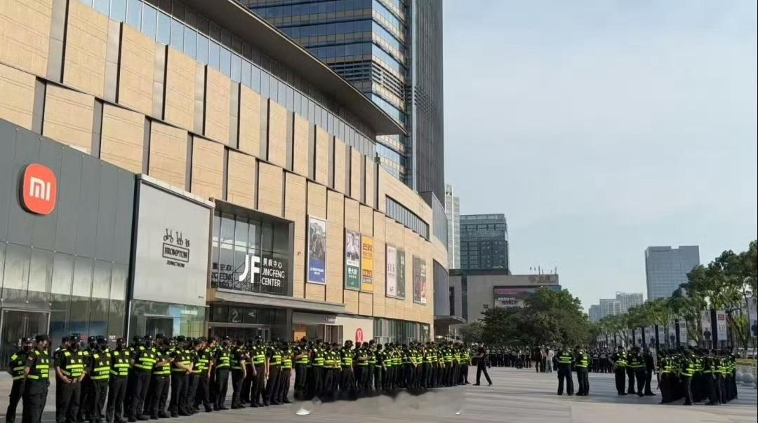 张凌赫今日南京线下活动超强安保，这次线下活动真准备充分了