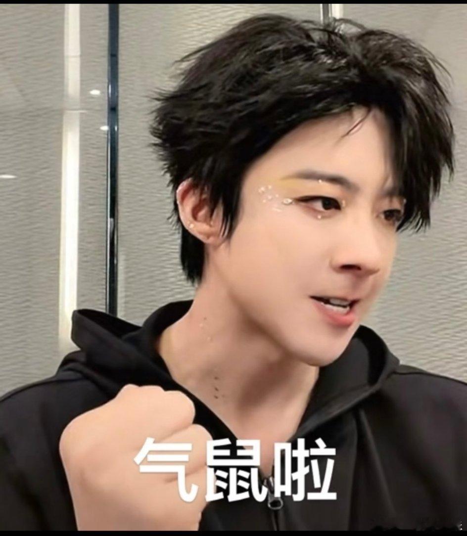 染个头发给我弄得一身🔥，说了不要这个太阳一照就发红的颜色，结果还是给我染了这个