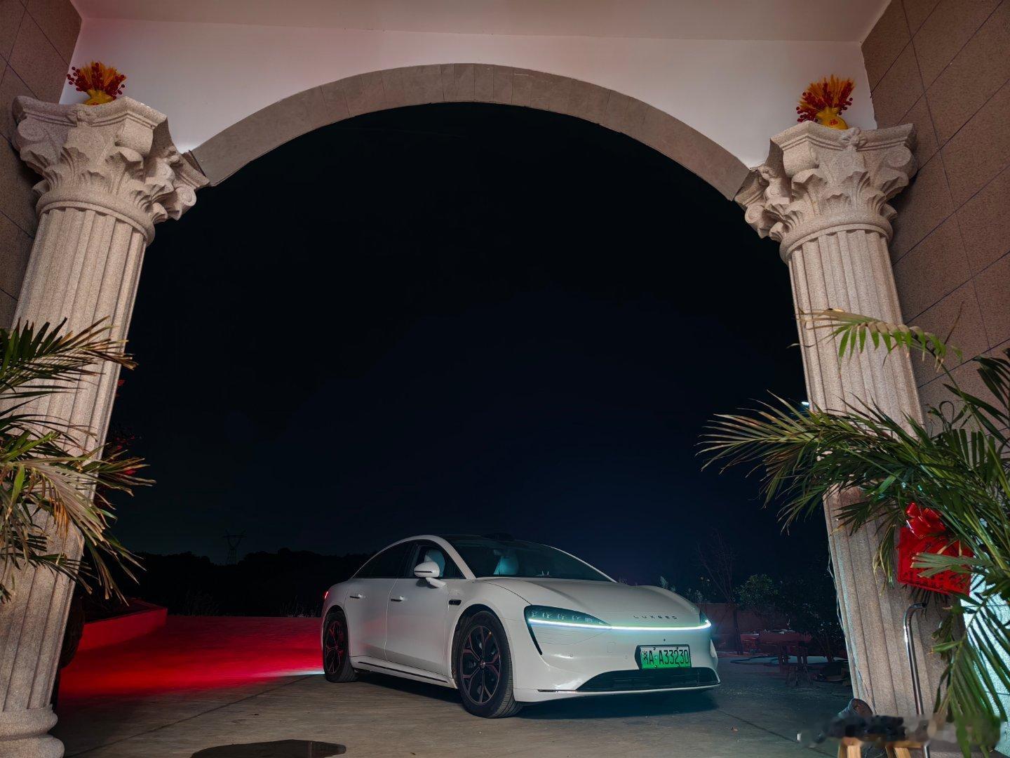 我女朋友已经开着我的智界新S7回家过年了，刚开始我是不放心让她一个人自己开回去。