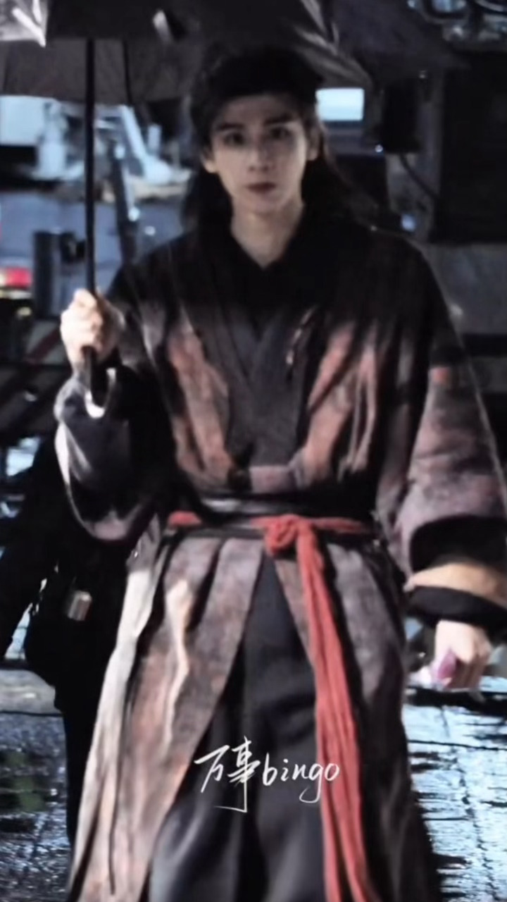 亲爱的何苏叶 亲爱的朋友 祝福我们杀青两周年快乐时隔两年 你从来没有变过喝奶茶也