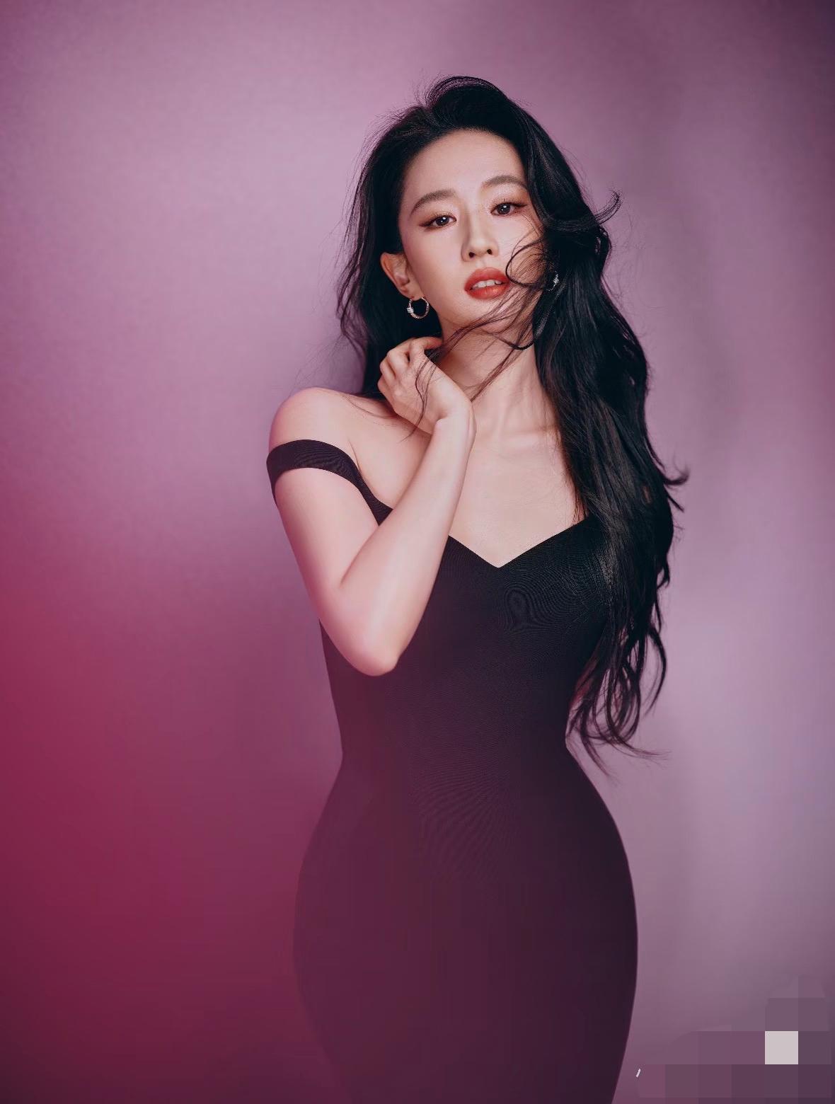 刘亦菲式清醒：我的情绪，我做主

被问有没有起床气？
她淡淡一句：
没有，因为我