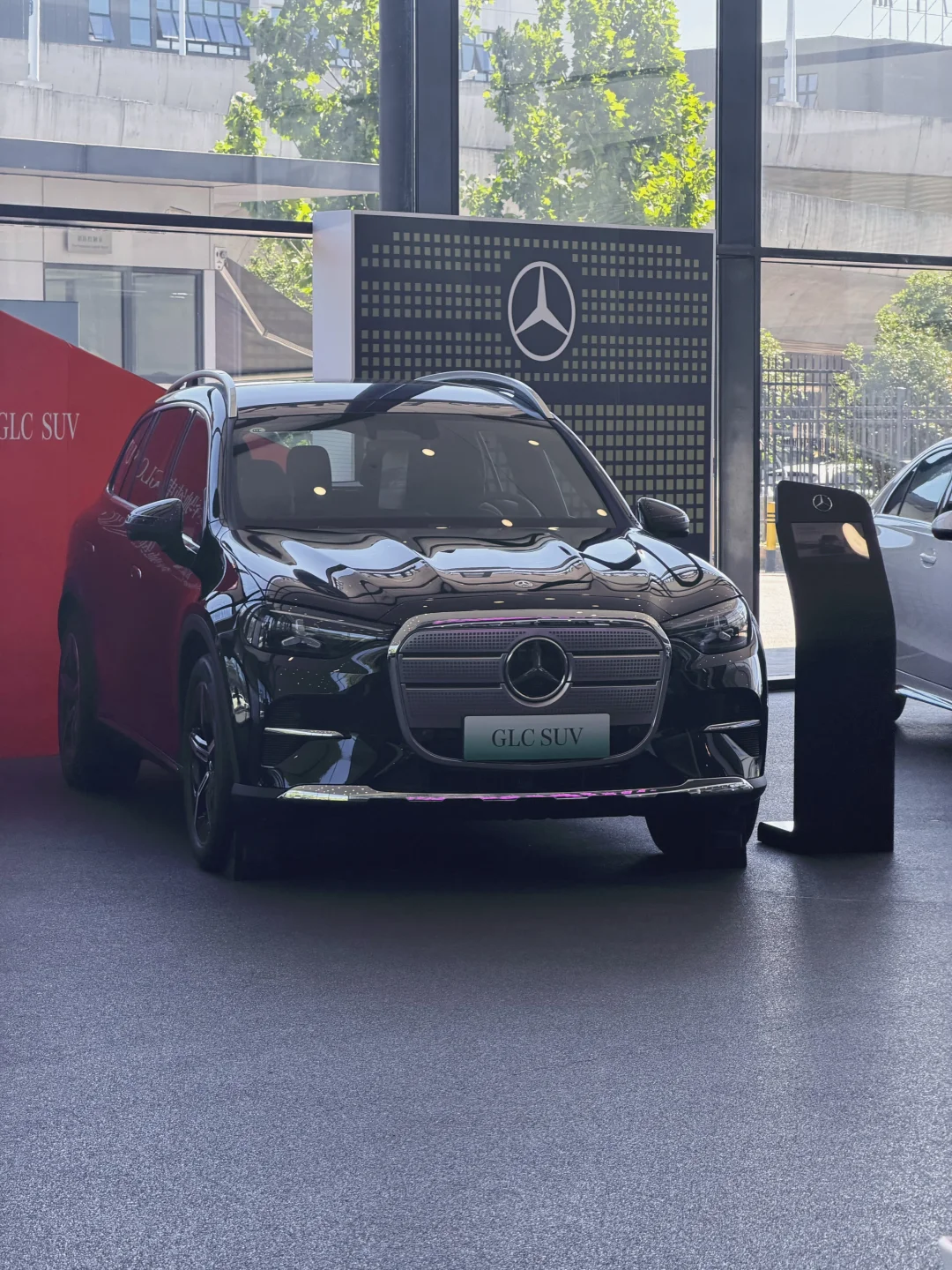 👨‍👩‍👧‍👦 30万级家用纯电SUV，我选了奔驰