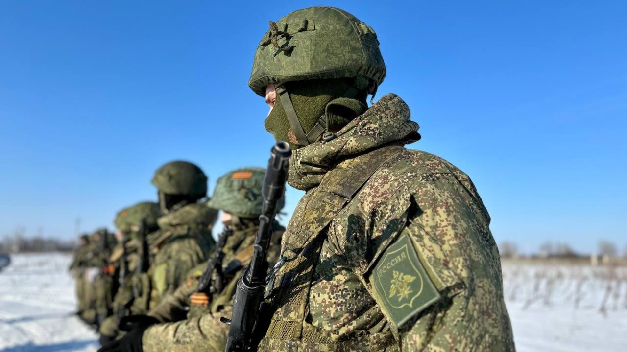 一群体不明身份武装人员进攻俄罗斯别尔哥罗德地区。破坏者在别尔哥罗德地区边境与俄罗