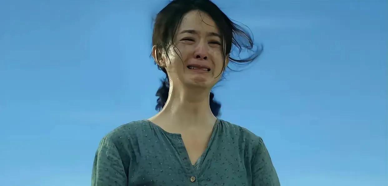 说哭就哭，而且哭得毫无形象，她的演技越来越被人们认可了。最重要的是，她可以让观众