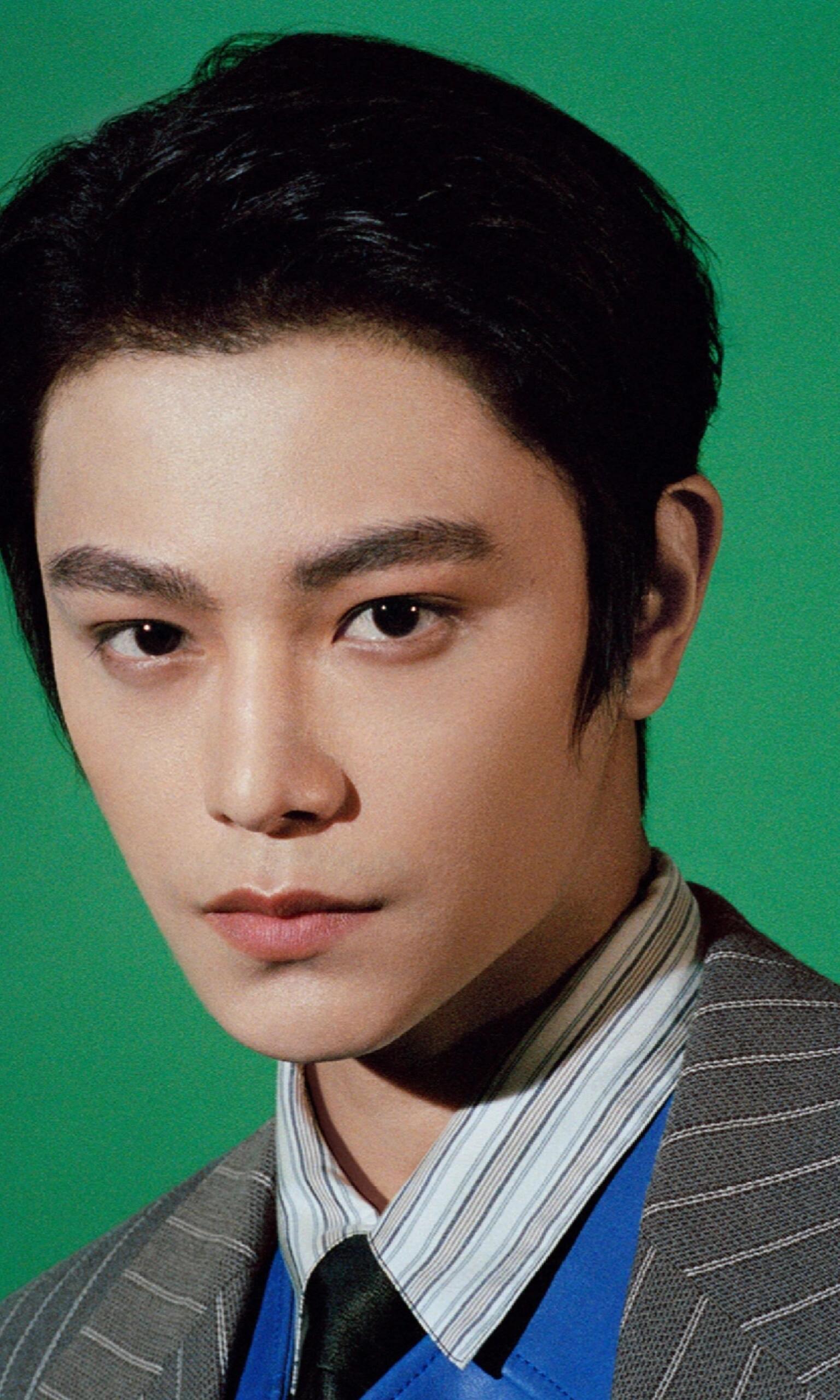 全球品牌代言人丁禹兮出镜VERSACE 25假日系列广告大片，于日常，见非常，文