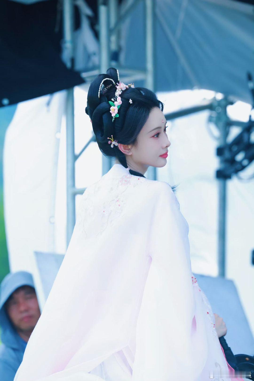 黄薇 尚公主妆造 孟子义 这才是古装天花板！孟子义凤冠步摇随动作晃动，妆容清透又