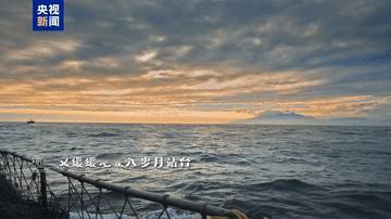 央视新闻发的王俊凯 青年歌手王俊凯用歌声赴新春之约，《遥遥故乡》里的每一句吟唱，