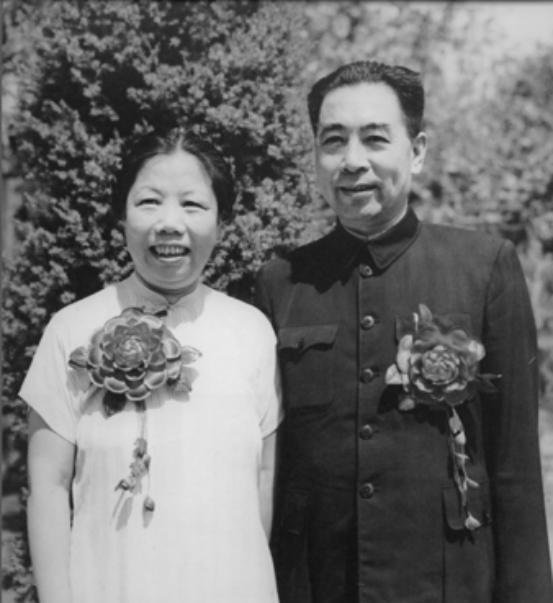 周秉德工作后多年职务未变，面对侄女想晋升，周恩来语重心长地劝她不要总想着提升
1