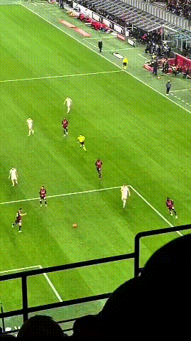 射门之前普斯卡什，射门以后普尼阿姆。这个一条龙看上去是世界级的，结果临门一脚成了