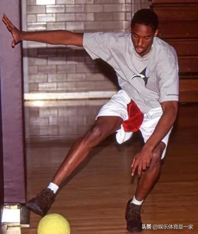 不只聊篮球！安东尼自曝与科比“更衣室秘事”：我是C罗，他是梅西

北京时间3月7