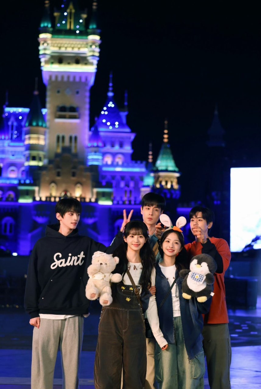 天才女友剧组氛围好好啊！ 