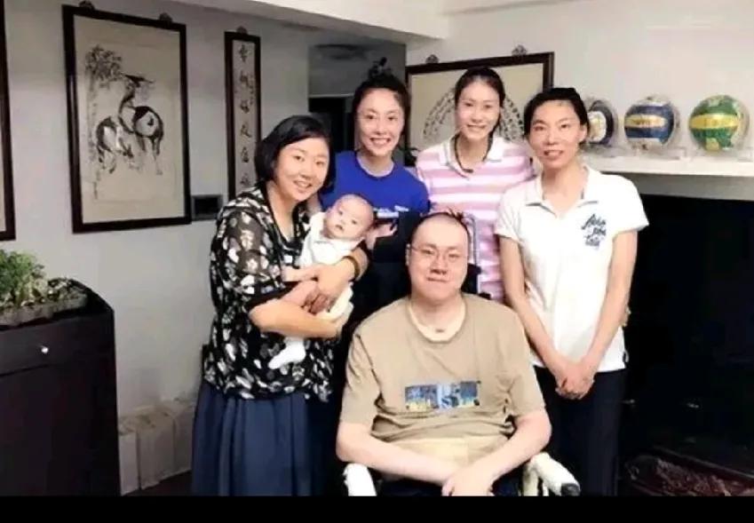 女排是汤淼最温暖的“娘家人”，郎平教练像母亲，经常出现在汤淼的家中，有时还领着丈