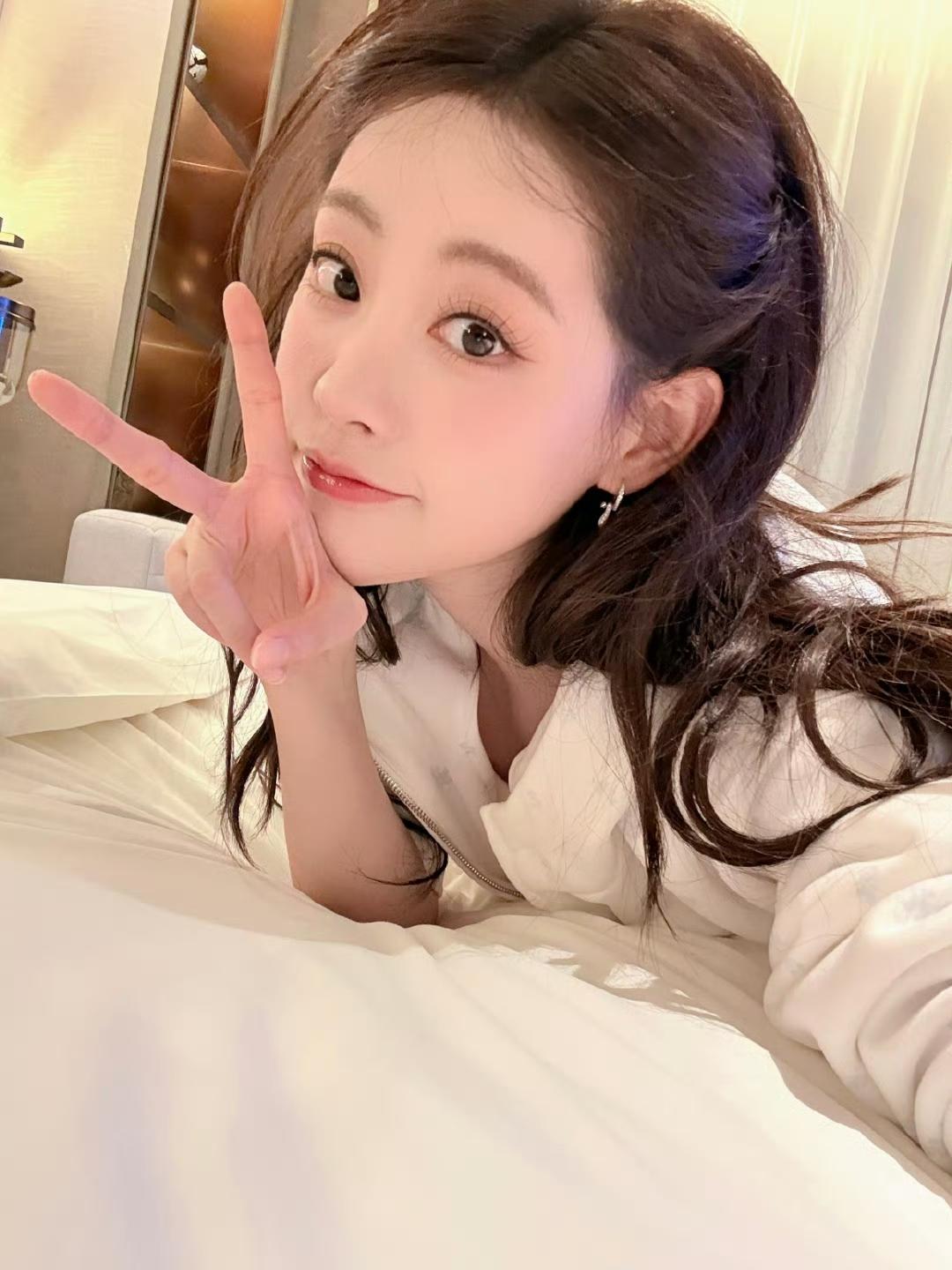 祝祝的床照[奸笑]
祝绪丹