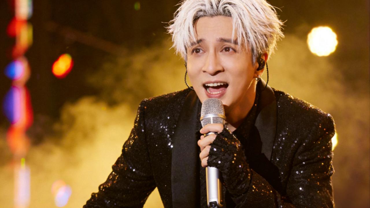 薛之谦自曝满头斑秃水泡：为舞台拼命漂染，一周不洗头硬撑太让人心疼
 
4月9日，