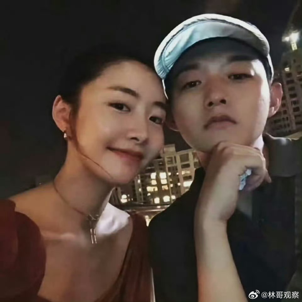 她配说爱？她的爱还不如粉丝的爱拿的出手！白瞎了霍尊跟她谈了那么多年。这前女友跟那