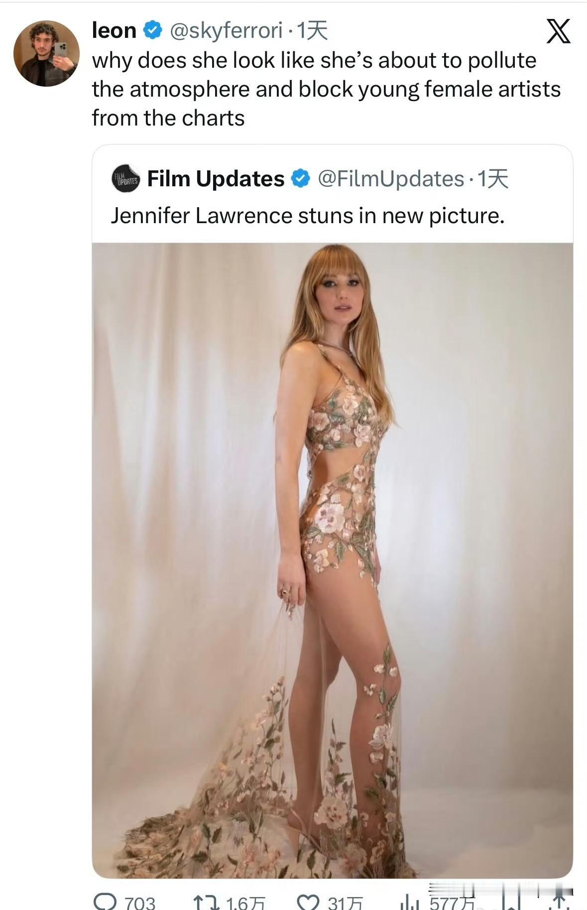 大表姐这条花瓣吊带裙子真是好特别[灵光一闪]！
花瓣再配上透明薄纱的设计，很有女