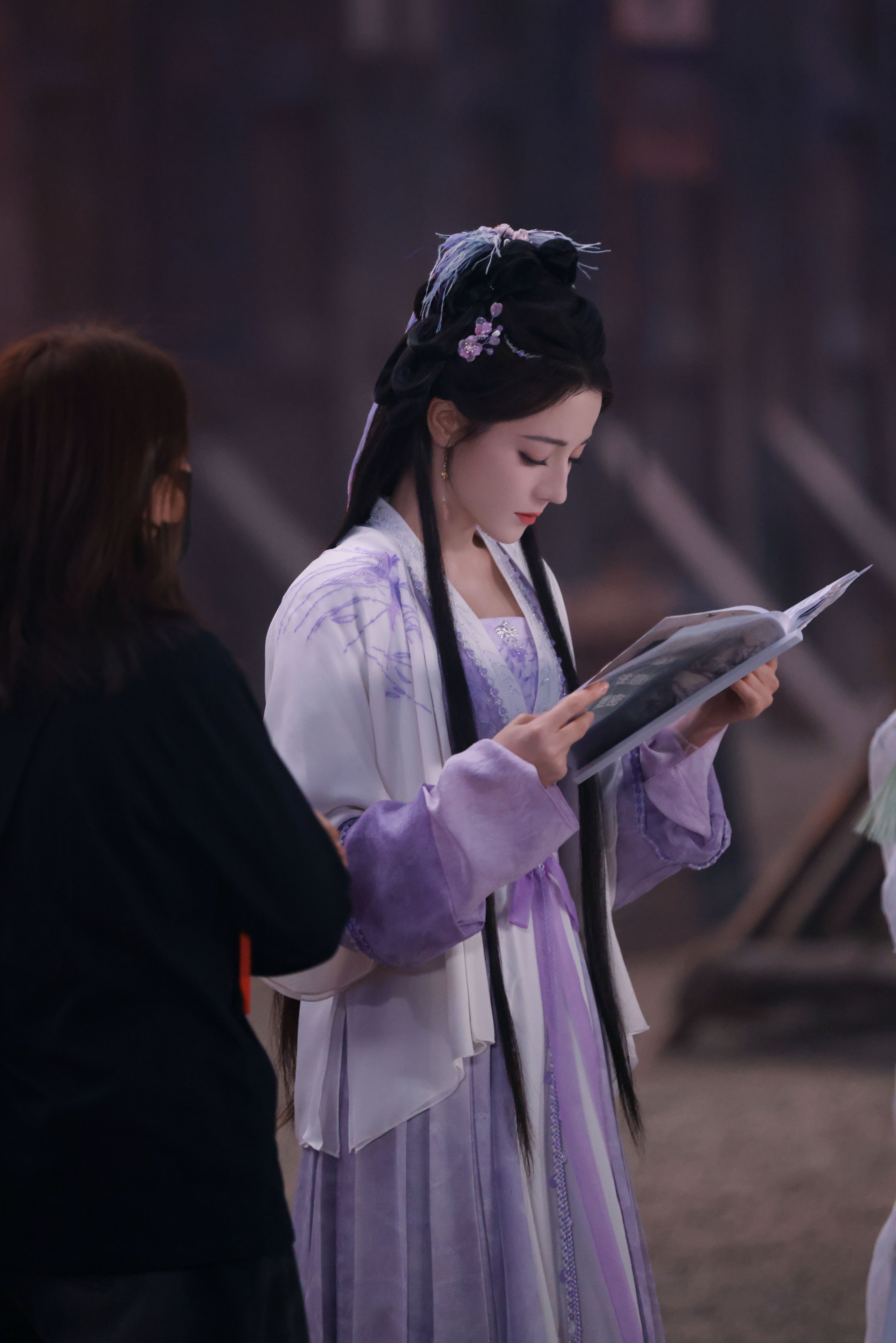 迪丽热巴 贺思慕的五感体验卡 叉腰气场两米八，低头瞬间软乎乎😚灵主大人这么萌的