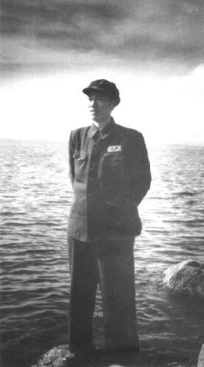 1953年邓华摄于朝鲜西海岸。