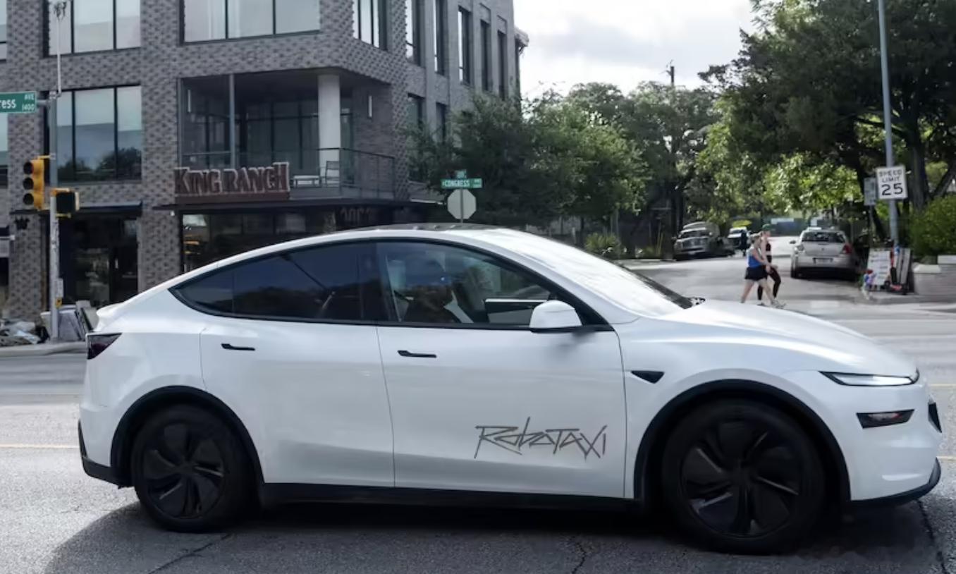 特斯拉 Robotaxi 车队达 200 辆，推进无安全员Waymo 前 CEO