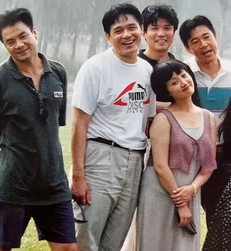 张丰毅，尤勇，以前的男星脸型就输了，为啥都是方脸，没有肖战，王一博，李现帅气干净