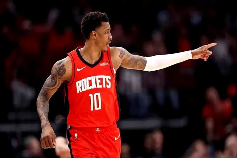 杜兰特砍下32分输球后，死死盯着话筒吐出一句，我太想念那个小子了。你敢信超级巨星