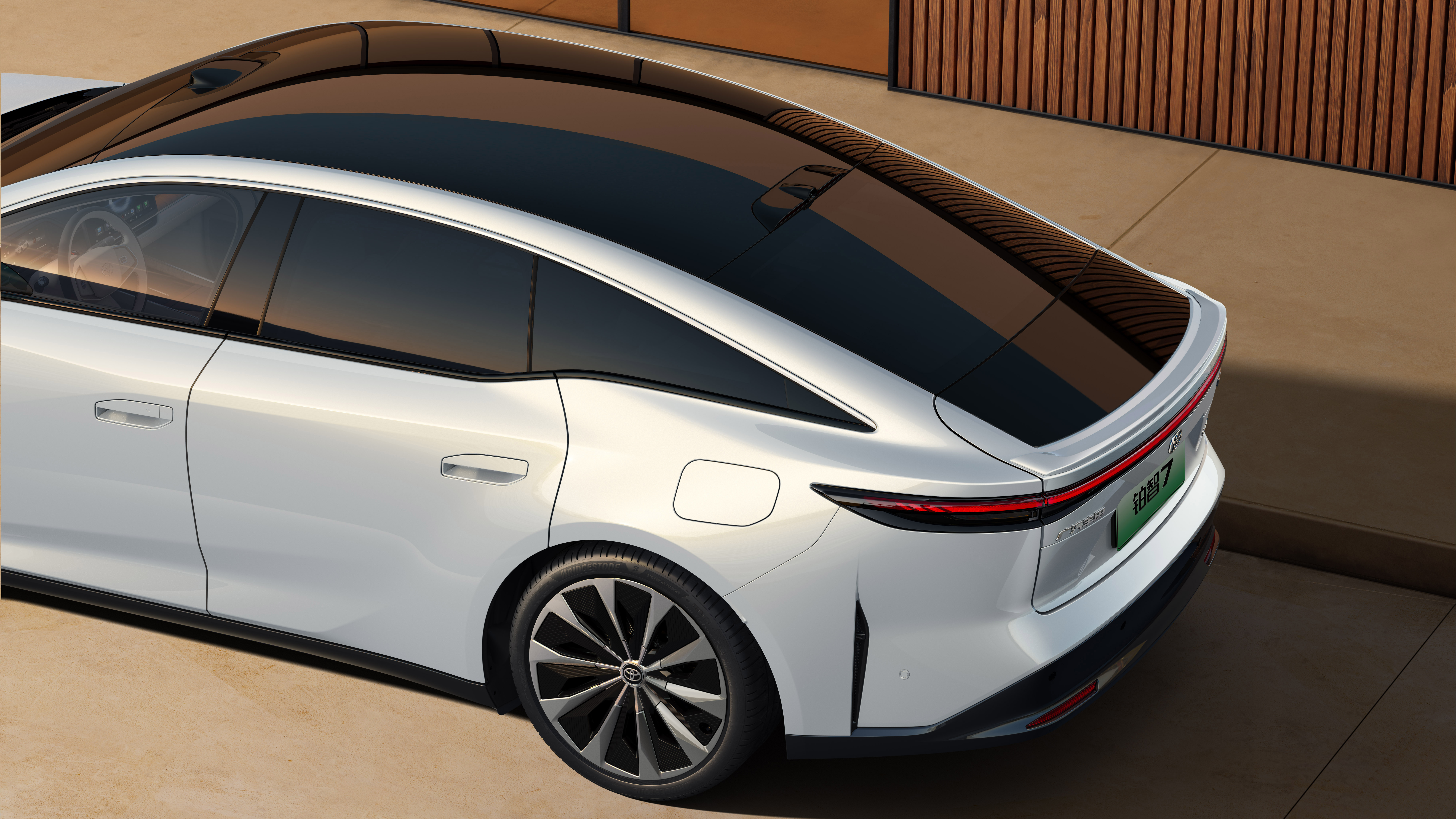 买特斯拉和丰田电车竟是同一批人最近在研究铂智7，刚看到他们用户画像的数据，直接给