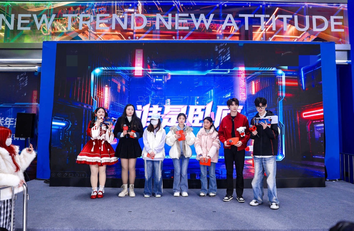 伞兵送你上分神器 伞兵真不愧是电竞圈宠粉天花板了，2月1日参加线下活动实力福利拉