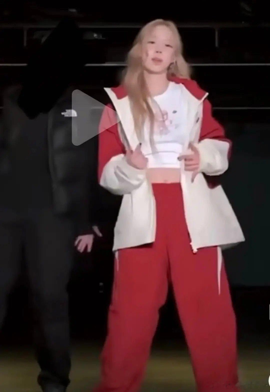 不换衣服就去了？[衰] 