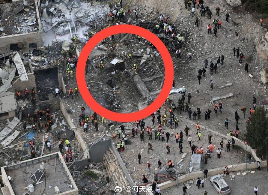 在以色列中部城市贝特谢梅什目标区域，可以看到伊朗导弹击穿的一个掩体，伤亡情况可能