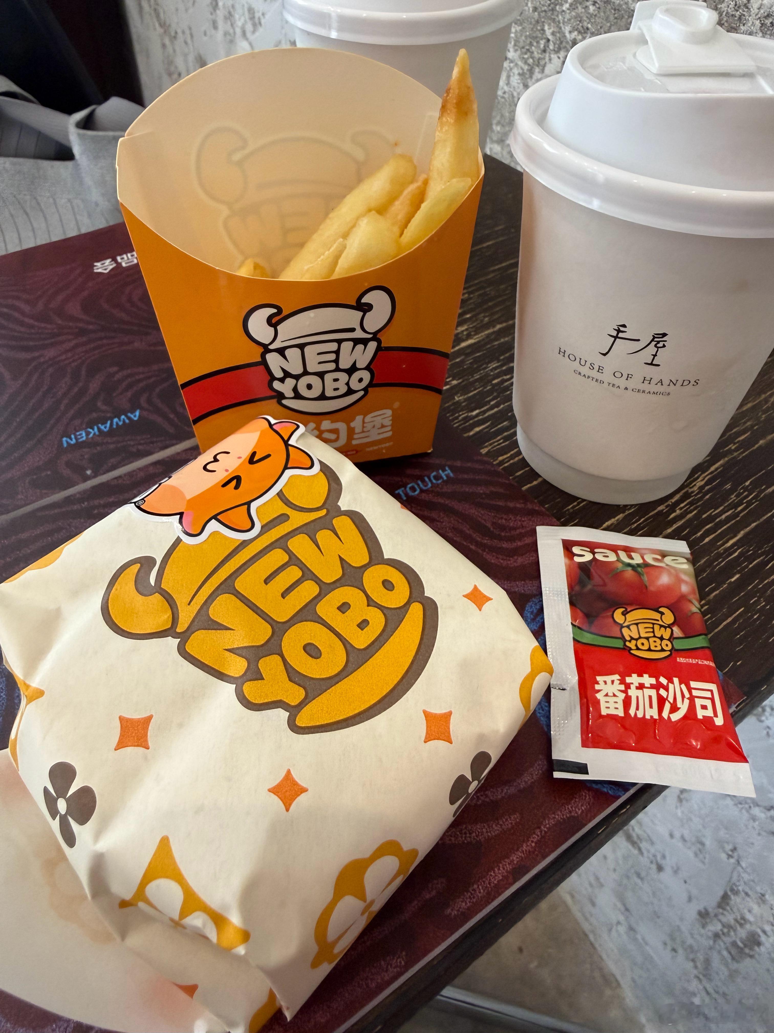 今天的工作餐是🍔🍟 ​​​