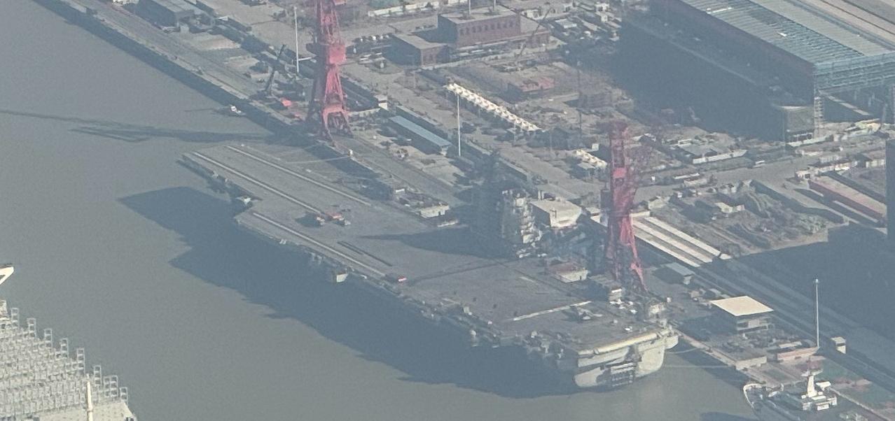 003“福建舰”的甲板已经摆上歼-35模型,这说明歼-35隐形战斗机将会上舰成为