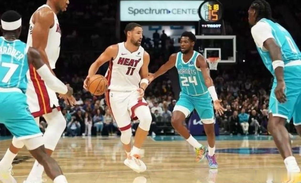 历史独一份！施罗德达成NBA全新纪录33岁老将施罗德本场砍下25分，创造前无古人