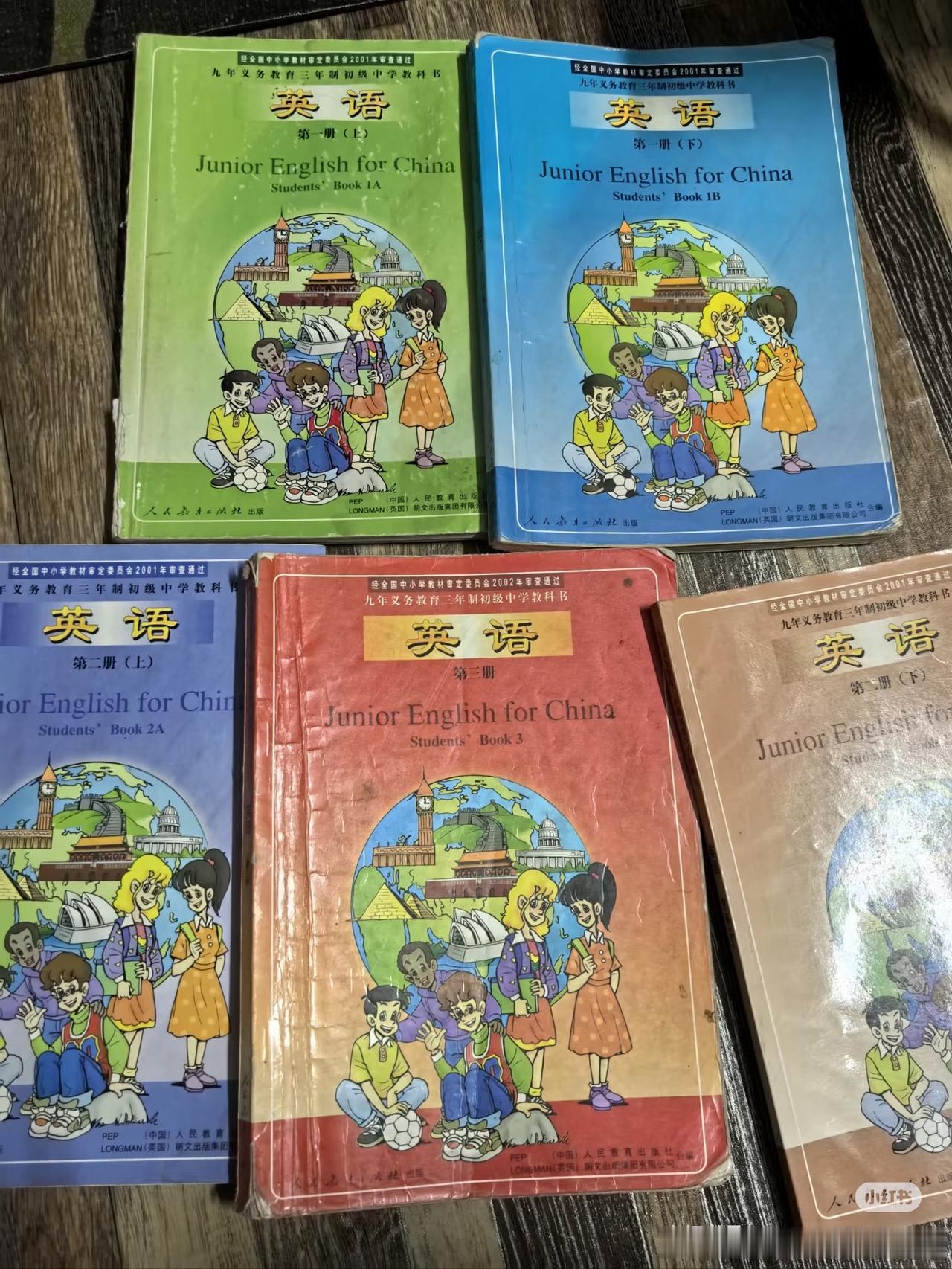 我们上学的时候，英语的初学时间、教材的难度、考试的权重和课时的安排都是四位一体相