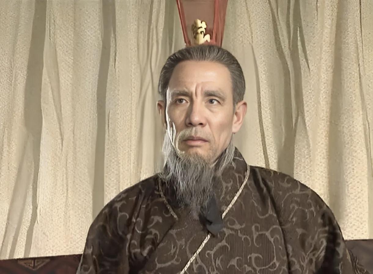 司马懿熬死了曹家三代人，等到 70 岁才敢造反，他到底在怕什么？

司马懿熬死曹