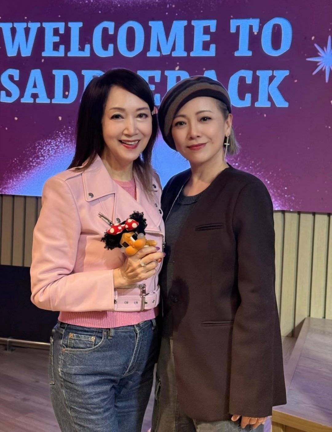 邓萃雯和TVB的同事们聚会，《巾帼枭雄》大奶奶和四奶奶～ 