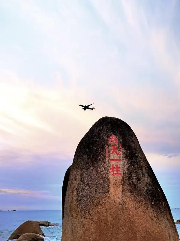 天涯无路尽头黑，
头条朝阳尽是晖。