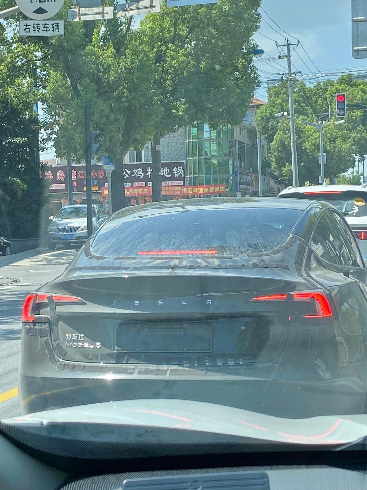 特斯拉model3最新款，尾灯真帅！#特斯拉model3# ​​​