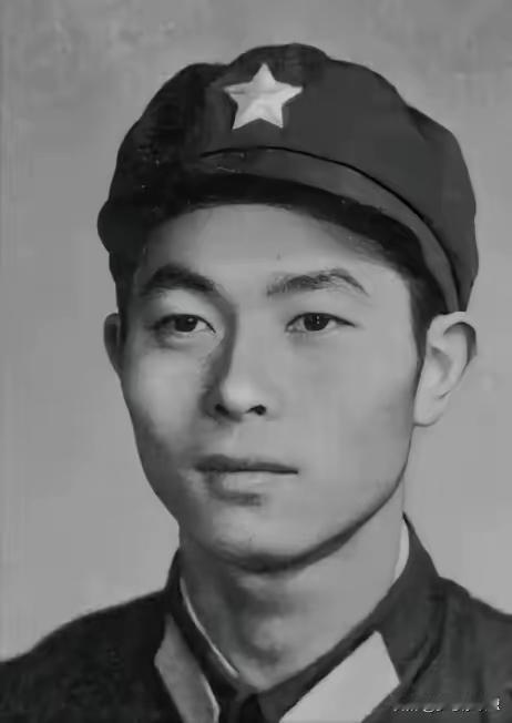 铁血勇士破敌堡
 
1979年对越作战，我军战士把爆破筒塞入越军暗堡，却被越军又