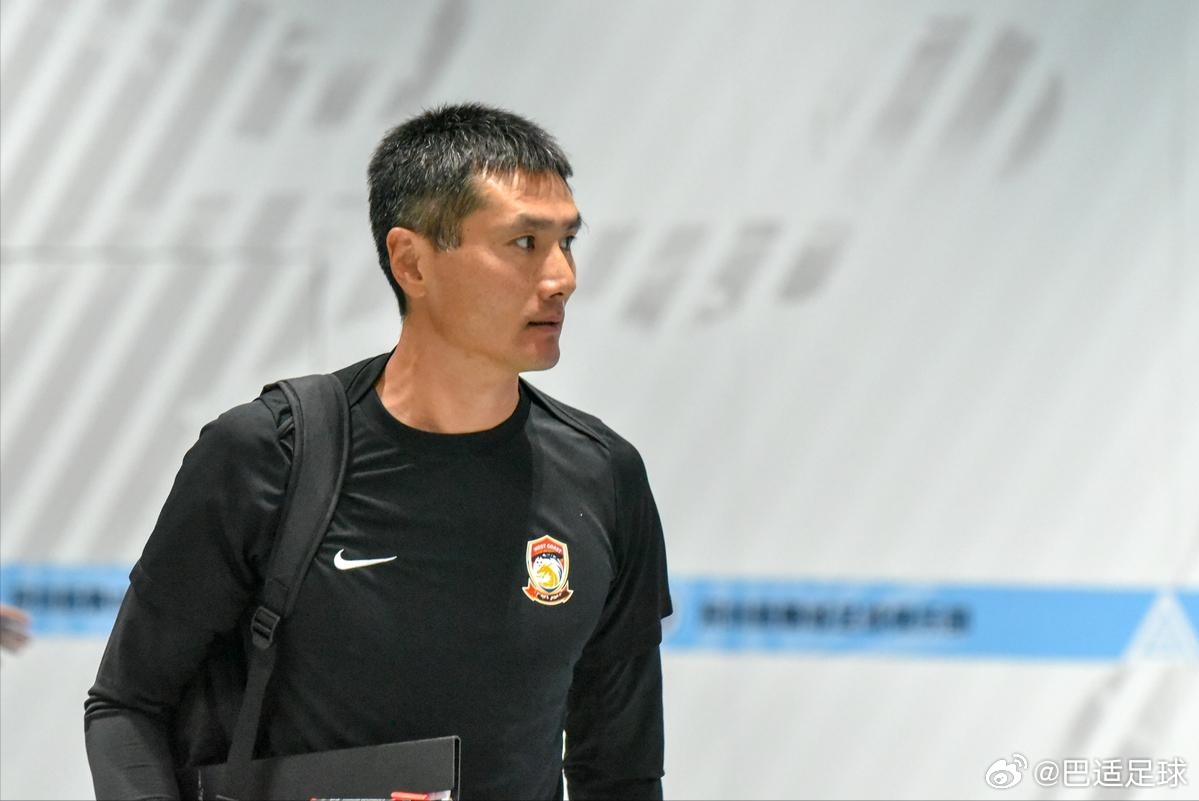 国足主帅在经历扬科维奇、伊万科维奇之后，又迎来了土帅时代，热门人选邵佳一成为新任